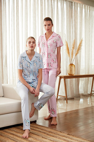 Stylish بيجامة كلها نعومة باللون الأزرق بطبعات كيوت لطلة جذابة