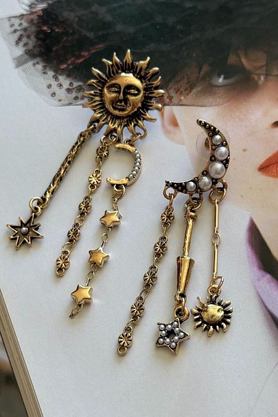 Trendy Butik Sun and Moon Figured Earrings