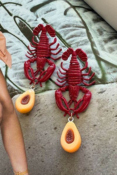Trendy Butik Mango Hanging Lobster Figured Earrings