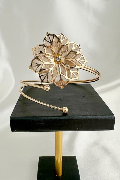 Modex Gold Color Stone Detailed Flower Motif Adjustable Arm Accessory (Diameter: 9cm)