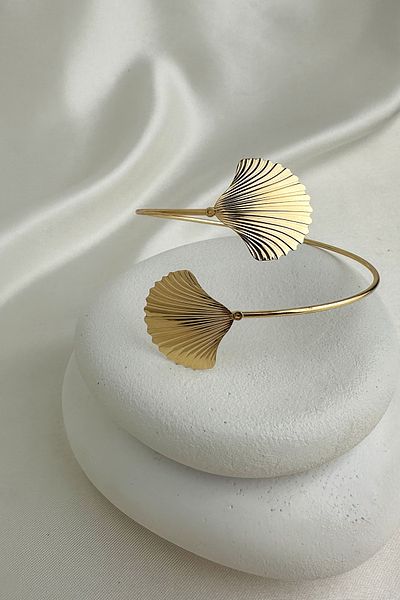 Modex Gold Color Seashell Detail Adjustable Arm Accessory (Diameter: 9cm)