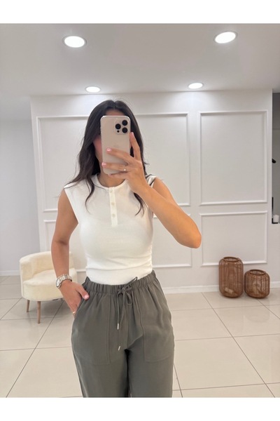 Butik Patlı Düğmeli T-Shırt