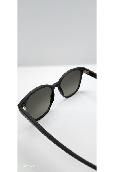 Barcelona Oval Model Women's Sunglasses