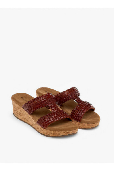 Paprika صندل مريح سهل الارتداء من الجلد المزخرف