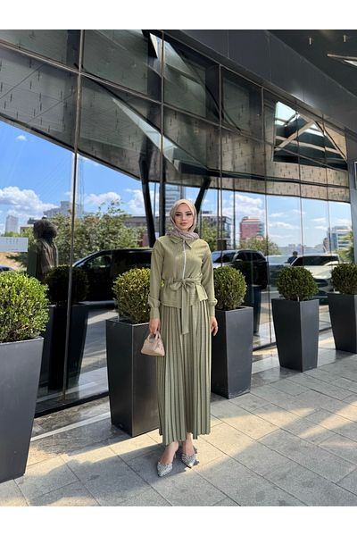 butik hira Pleated Skirt Suit