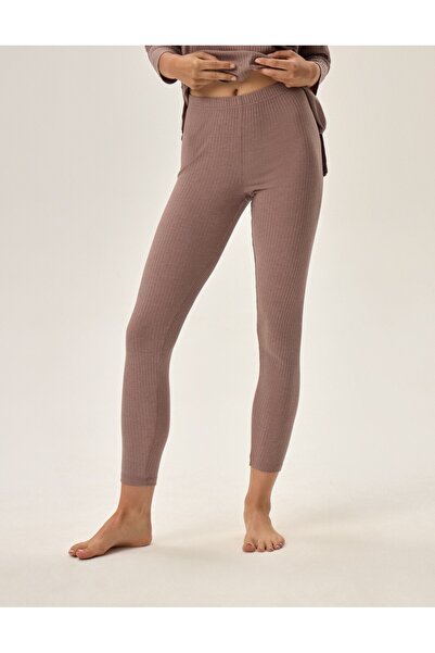 Henderson Everyday Elegance thanks to women's pajamas that stand out for their subtle shade and elegance |Frau