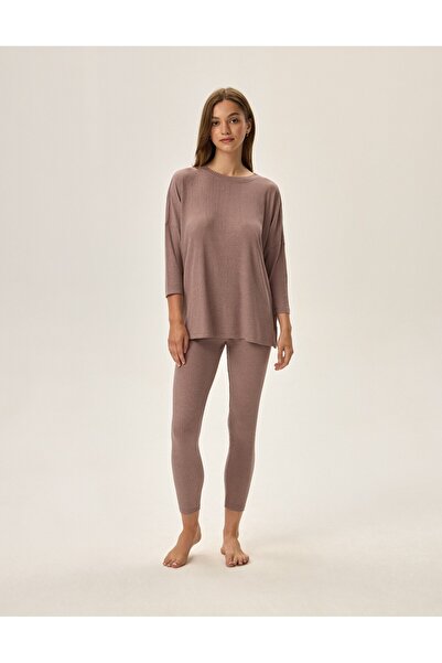 Henderson Everyday Elegance thanks to women's pajamas that stand out for their subtle shade and elegance |Frau