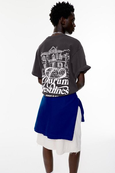 Pull & Bear Aurum Crestlines graphic T-shirt