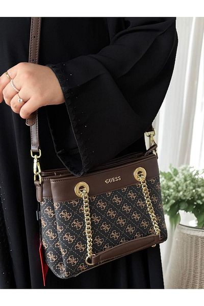 chch Elegant handbag with luxurious details