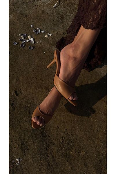 Eataly Shoes Pantofi cu toc oval cu vârf ascuțit Bej