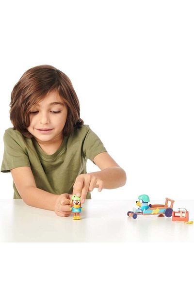 Fat Moose Set of 2 Bluey figurines - Bluey & Rusty, Go-kart