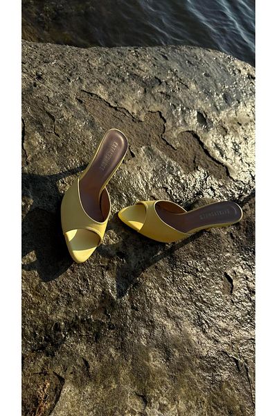 Eataly Shoes Pantofi cu toc oval cu vârf ascuțit Galben