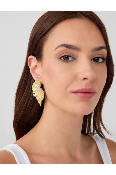 Jimmy Key Modern Earrings with Large Leaf Figures in Gold Color