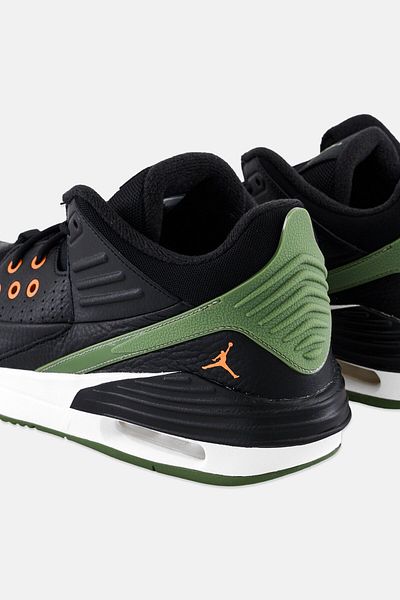 Nike Men Max Aura 5 Lace Up Basketball Shoes, Black