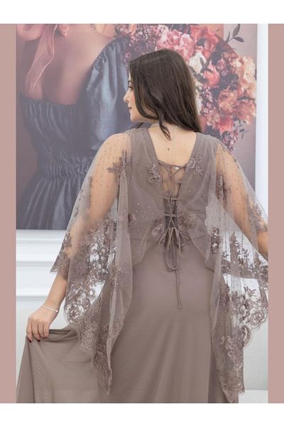 Nice Model Women's Plus Size Evening Chiffon Maxi Dress with Lace Sleeves & V-Neck for Wedding Guest Party