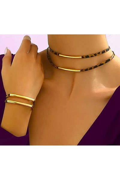 materialist مجموعة قلادة وسوار بصف مزدوج منقوشة بنقشة النمر ومفصلة باللون الذهبي