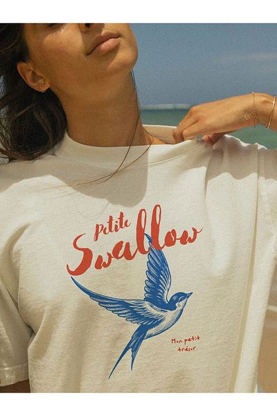 VOICTEC Women's Oversize Blue Bird Crew Neck T-Shirt