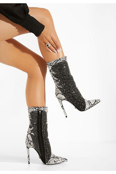 B T Shoes Elegant black ankle boots Flashy