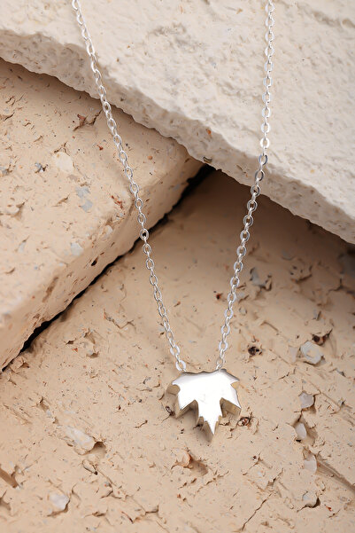 Lucente Jewellery Luxury Serisi Işıklı Hediye Kutulu 925 Ayar Gümüş Kaplama Çınar Yaprağı Kolye