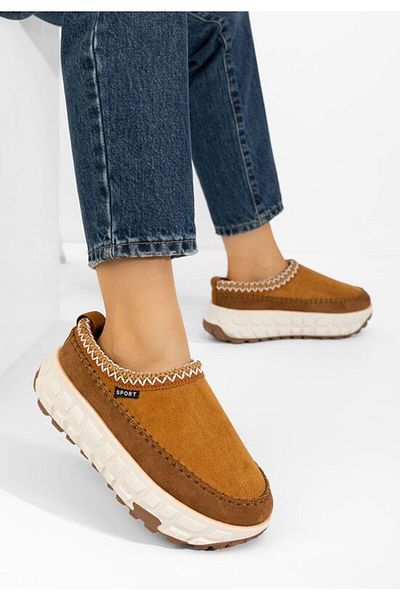 B T Shoes Women's platform clogs Novela camel