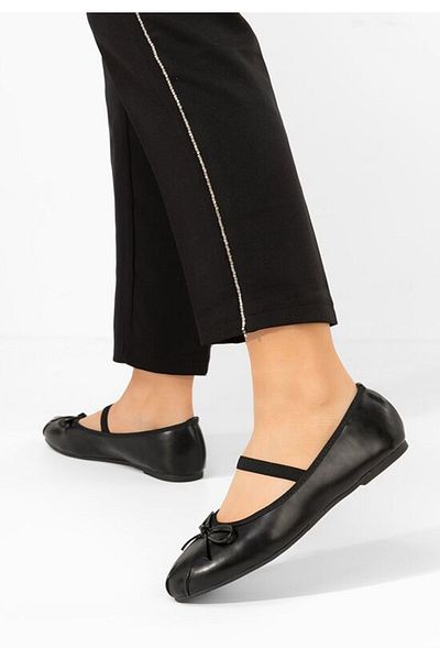 B T Shoes Ionelia women's black ballet flats