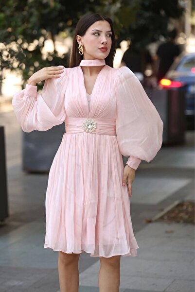 lodmela Aksesuar Detaylı Diz Boyu Abiye Elbise 2352-Pudra