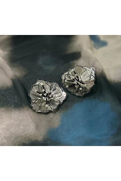 ANKAMODAHOME Contrast Edge Flower Earrings