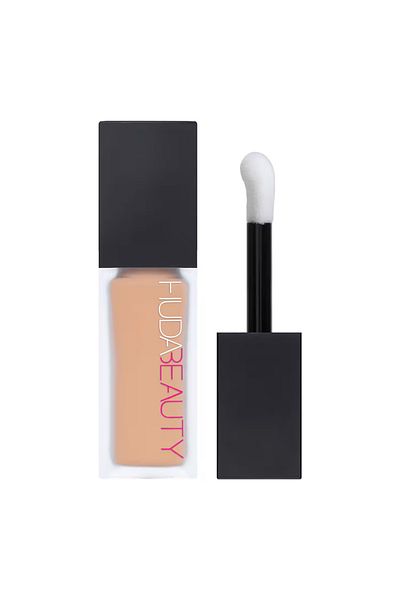 Huda Beauty Liquid Concealer That Brightens Skin, Hides Imperfections, and Gives a Matte Look All Day - 3.1B Vanilla Swirl