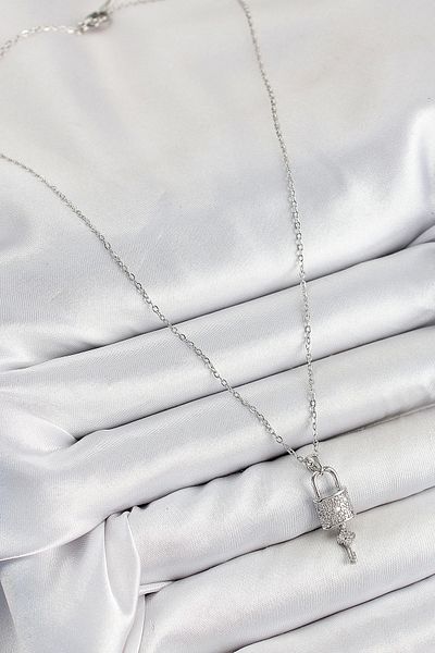 Store قلادة نسائية من الفولاذ المقاوم للصدأ 316l من حجر الزركون مع قفل ومفتاح متدلي موديل فضي اللون