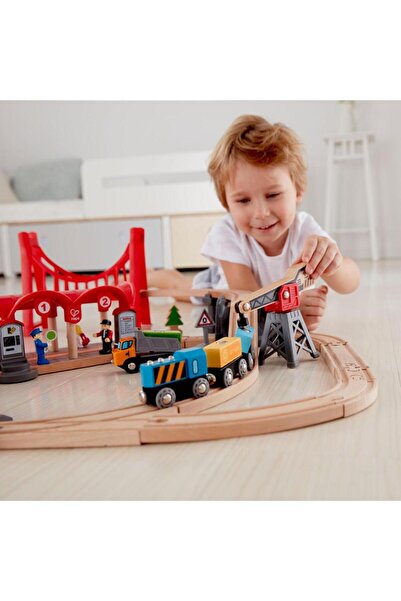 Hape Busy city train set