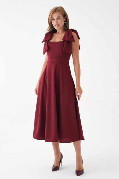 lovebox Esnek Krep Kumaş Straplez Yaka Bağlama Askı Detaylı Kloş Kesim Midi Boy Bordo Abiye Elbise 77127