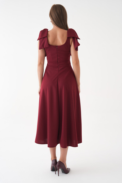lovebox Esnek Krep Kumaş Straplez Yaka Bağlama Askı Detaylı Kloş Kesim Midi Boy Bordo Abiye Elbise 77127