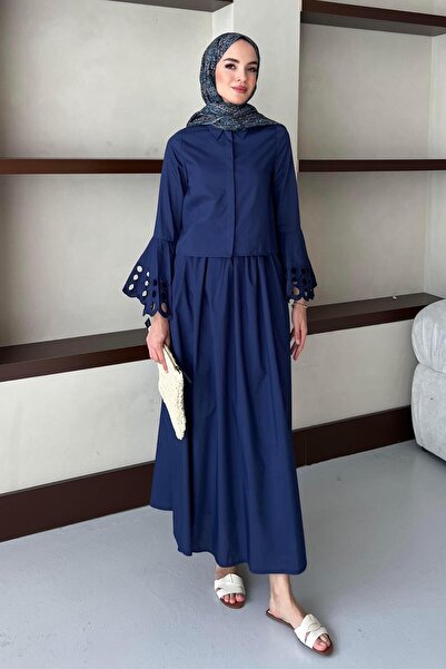 BİNAAR بدلة ياسمين باللون الأزرق الداكن