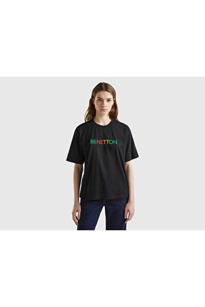 United Colors of Benetton تي شيرت نسائي بأكمام قصيرة مع طباعة شعار أمامي