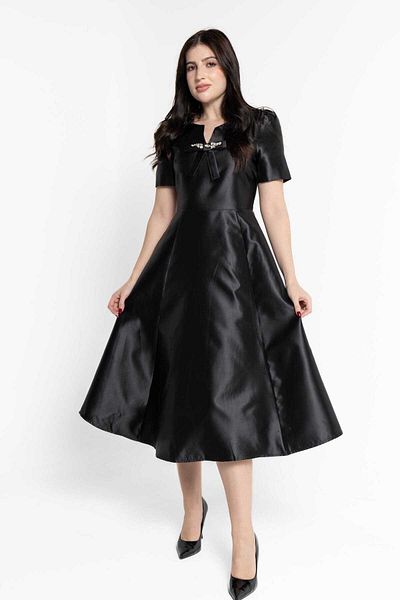 Nichii Embroidered Solid Short Sleeve Midi Dress