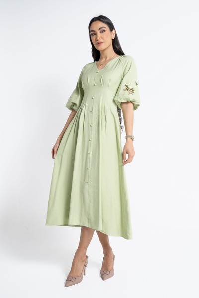 Nichii فستان نسائي متوسط الطول بأزرار أمامية وأكمام قصيرة منفوخة