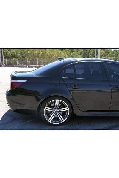 DELUXETUNING Trunk spoiler compatible with BMW E60 5 series 03-10 M-Technical, glossy black