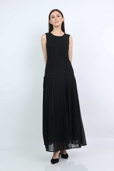 Nichii Solid Pleated Long Dress Without Sleeves