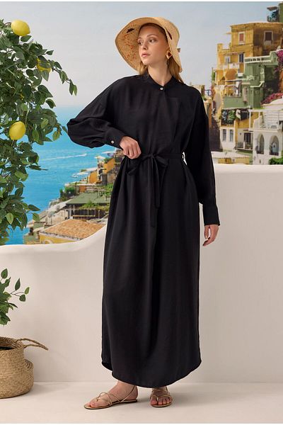 HEQA Черна рокля с широка яка и плисирани детайли