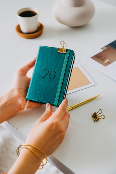 Matt Notebook 2026 Yılı Lastikli Günlük Cep Ajandası 12 Aylık Koyu Yeşil