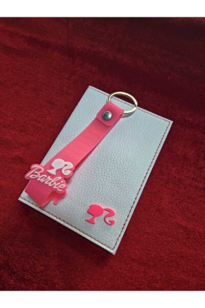 ATTA PAZARLAMA حاملة رخصة باربي بيضاء وسلسلة مفاتيح باربي