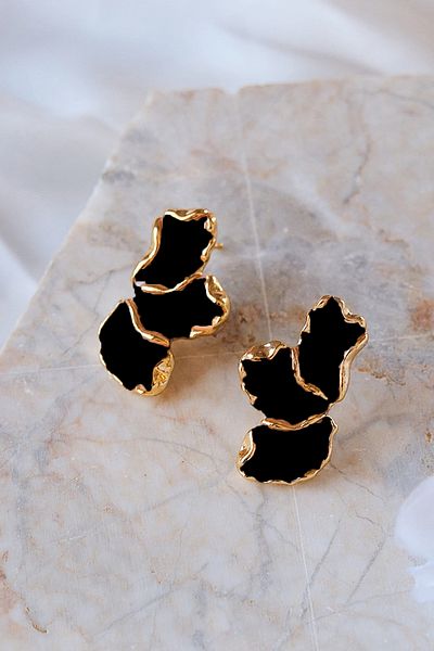AURRARİ Black Enamel Leaf Earrings