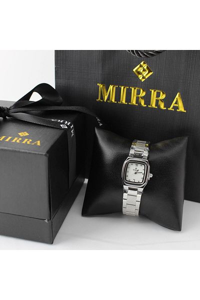 marblino Wristwatch comes with complete camera accessories.