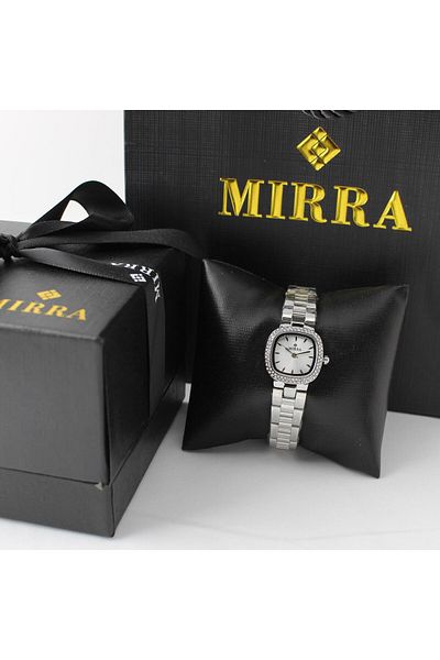 marblino Wristwatch comes with complete camera accessories.