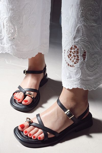 POLKA STORE Soft Gold Metal Ring Detailed Ribbed Sandals