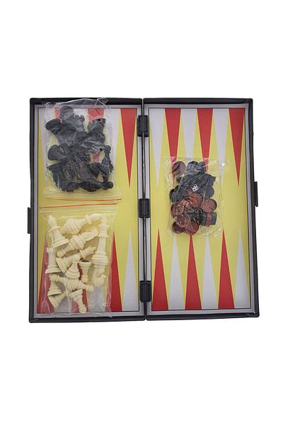 Diversi Producatori Magnet Spel 3270 game set, Chess, Backgammon, Checkers, 62 magnetic pieces with base from 17 to 22mm