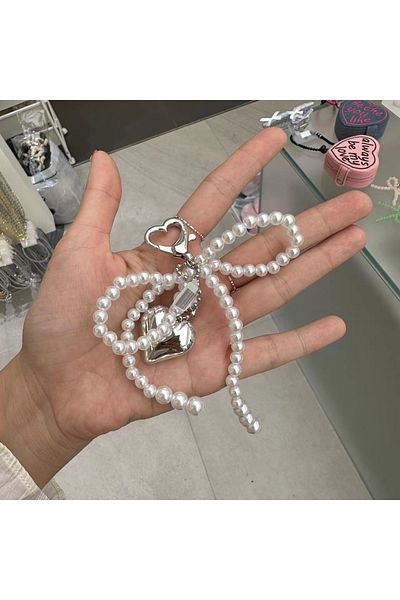 Choice سلسلة مفاتيح على شكل قلب من اللؤلؤ الأبيض مع فيونكة للنساء، سلسلة مفاتيح على شكل فيونكة من اللؤلؤ، سلسلة مفاتيح مصنوعة يدويًا، مجوهرات أو