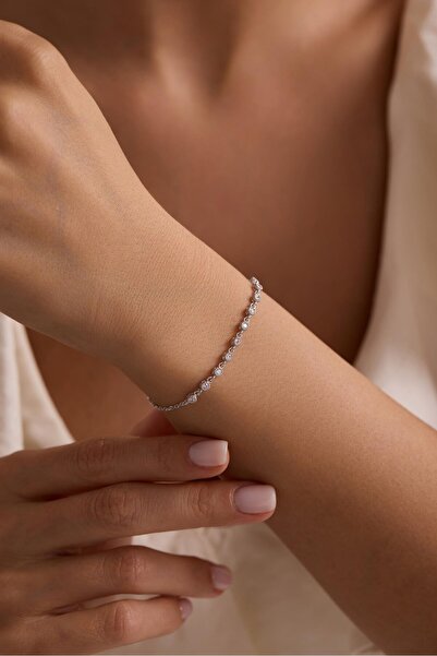 Nereze 925 Ayar Gümüş Rodyum Kaplama Minik Sıralı Beyaz Zirkon Taşlı Bileklik