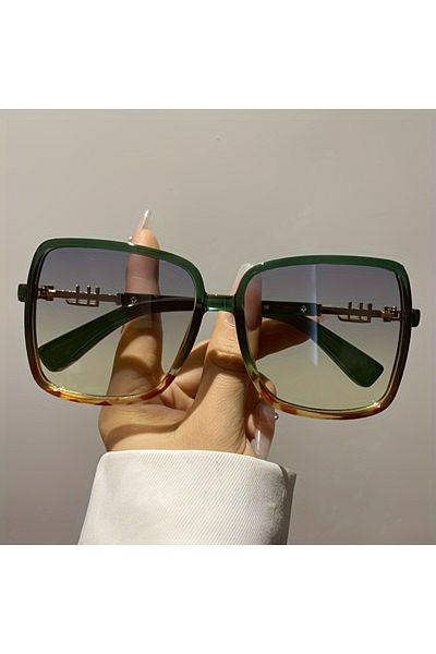 Choice Green Retro Two-Tone Fashion Sunglasses - Lightweight Design, Oversized Blue & Red Frame, Gradient L