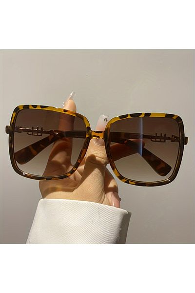 Choice Leopard Retro Two-Tone Fashion Sunglasses - Lightweight Design, Oversized Blue & Red Frame, Gradient